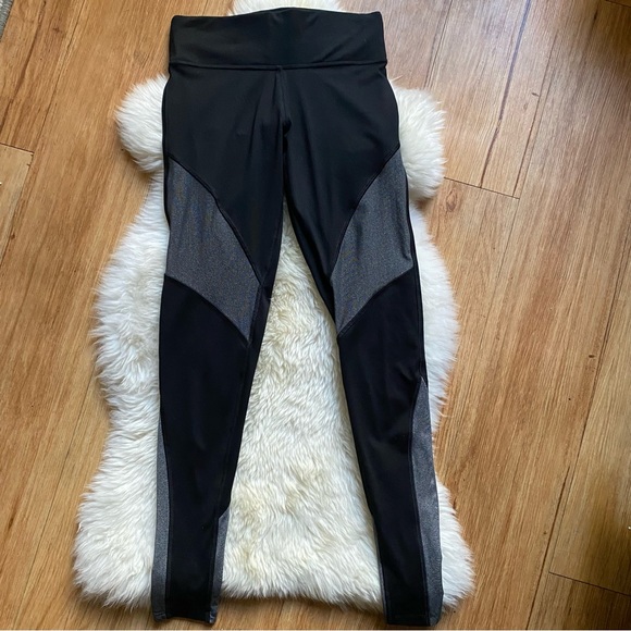 VS PINK Ultimate Black and Gray Color Block Leggings XS - Picture 2 of 7